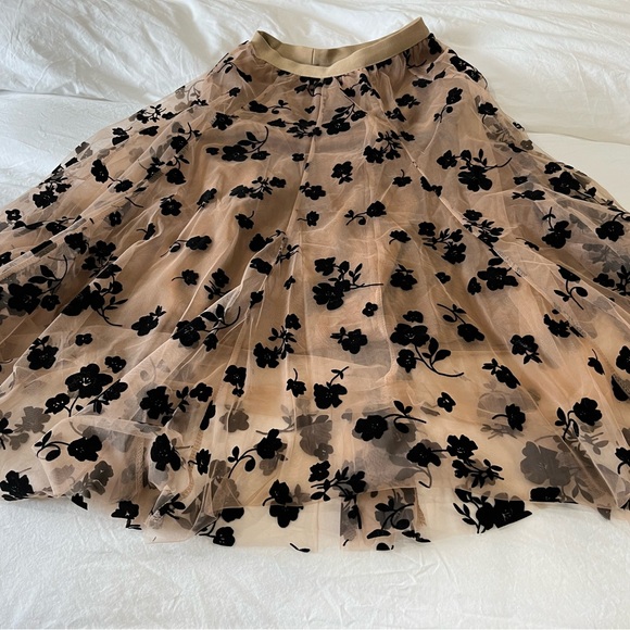 2 beautiful skirts - Picture 2 of 7